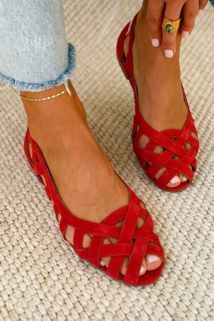 Dark Red / US 11