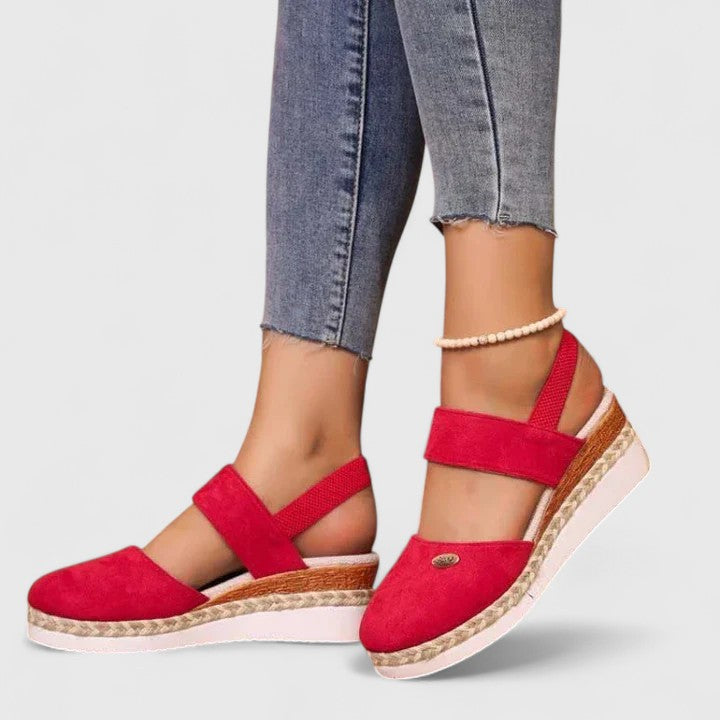 Red / 11