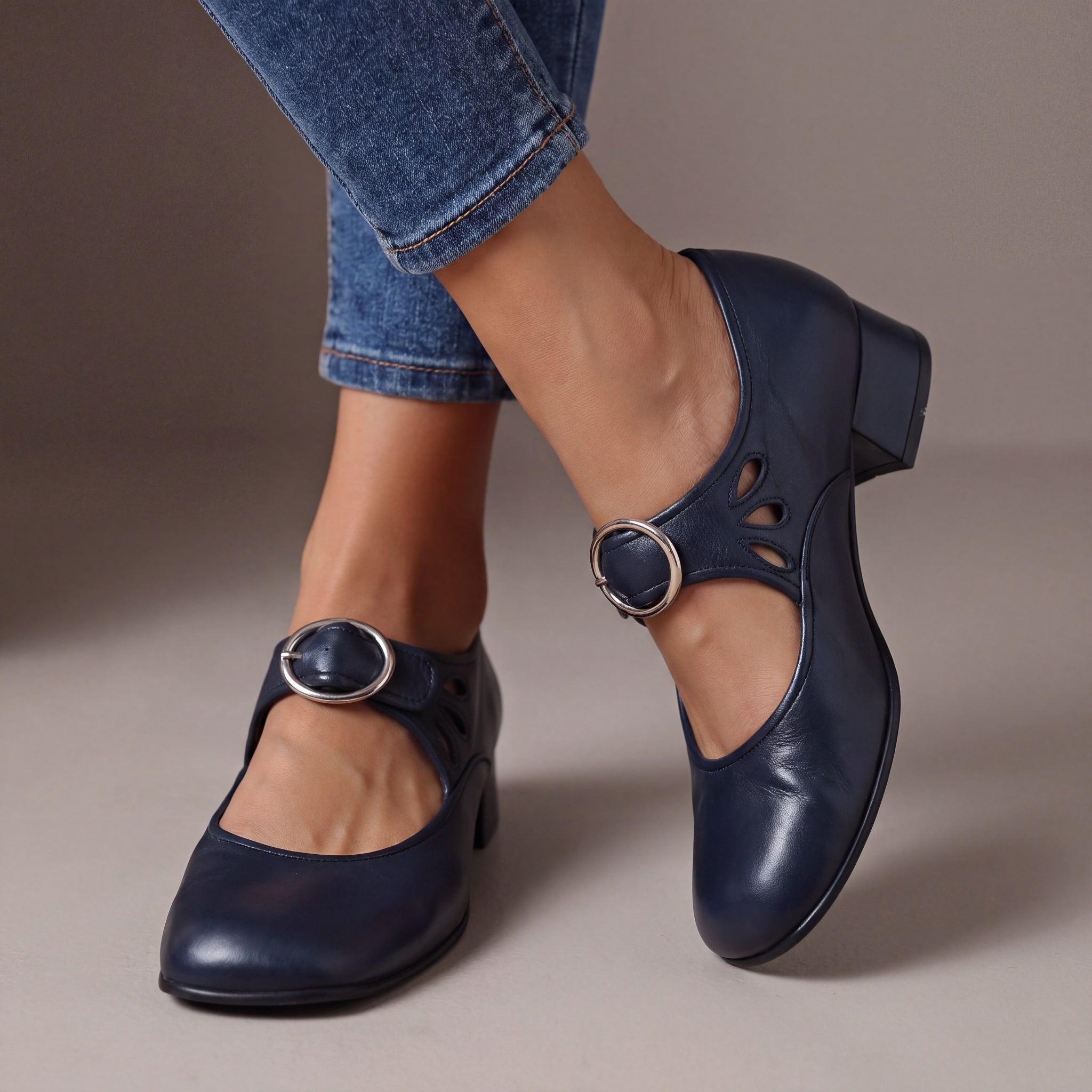 Navy Blue / US 12
